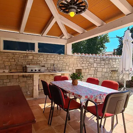 House Kavran 1186 Сasa de vacaciones Valtura