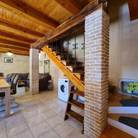 House Kavran 1186 Дом отдыха Valtura