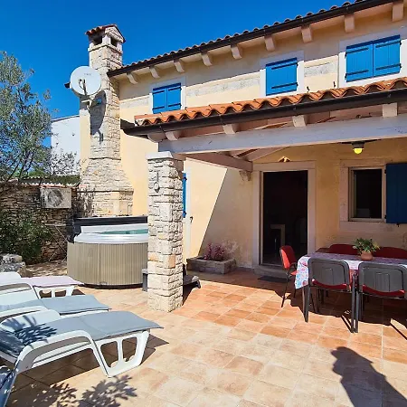 House Kavran 1186 Дом отдыха Valtura